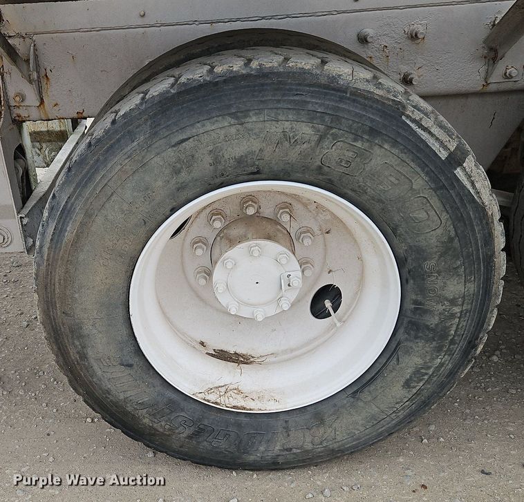 image for item DP2509 2005 Mack CV713  truck chassis