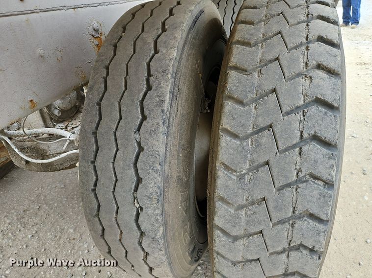 image for item DP2509 2005 Mack CV713  truck chassis