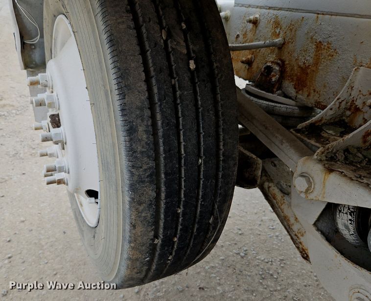 image for item DP2509 2005 Mack CV713  truck chassis