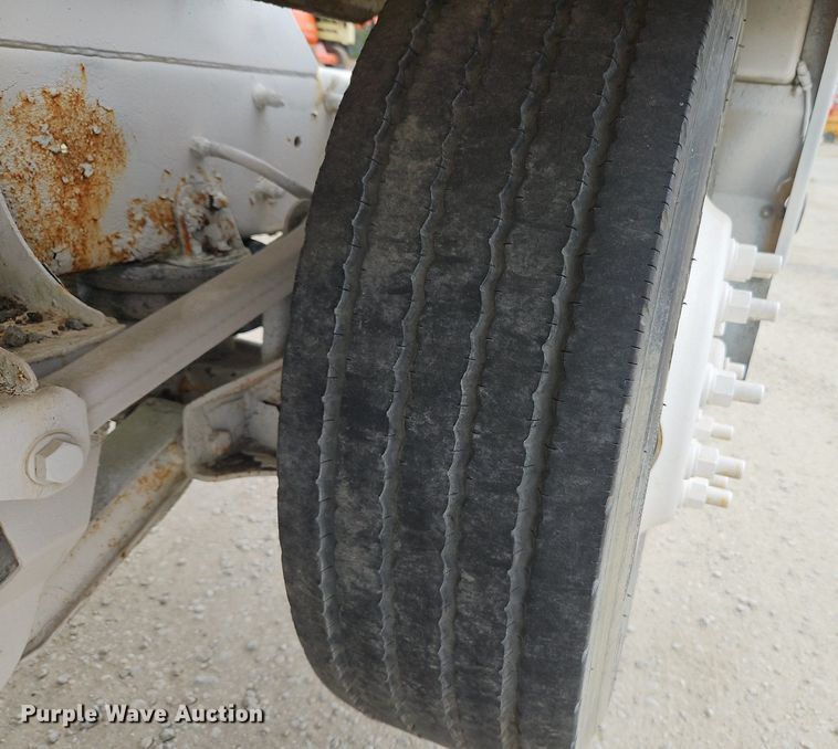 image for item DP2509 2005 Mack CV713  truck chassis