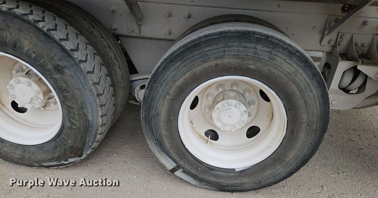 image for item DP2509 2005 Mack CV713  truck chassis