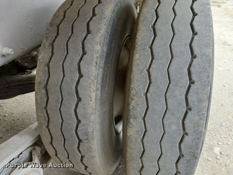 image for item DP2509 2005 Mack CV713  truck chassis