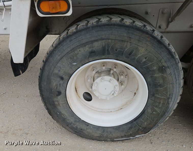 image for item DP2509 2005 Mack CV713  truck chassis