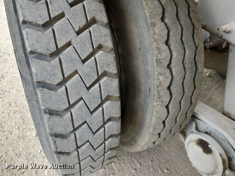 image for item DP2509 2005 Mack CV713  truck chassis