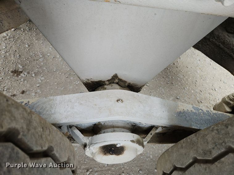 image for item DP2509 2005 Mack CV713  truck chassis