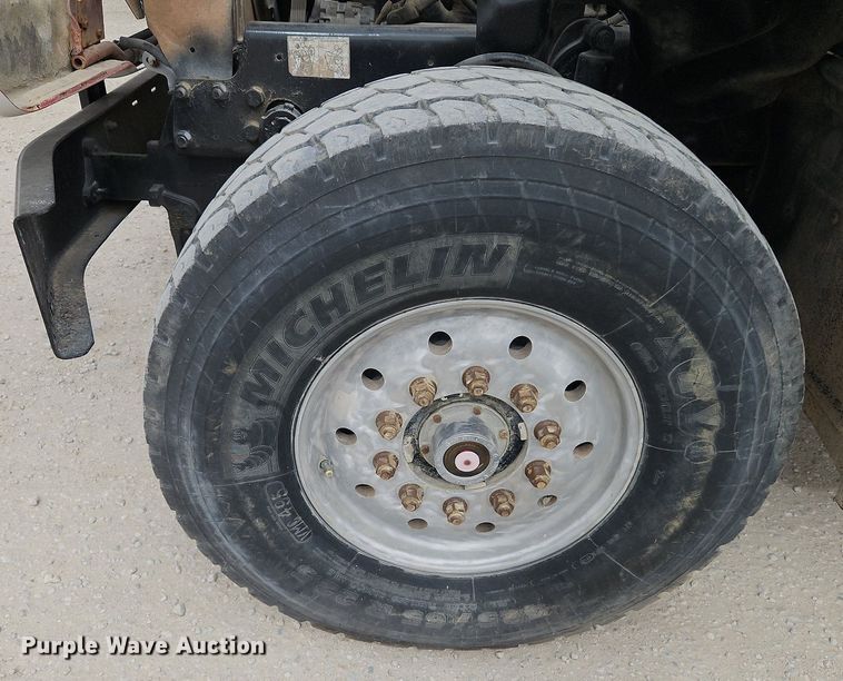 image for item DP2509 2005 Mack CV713  truck chassis