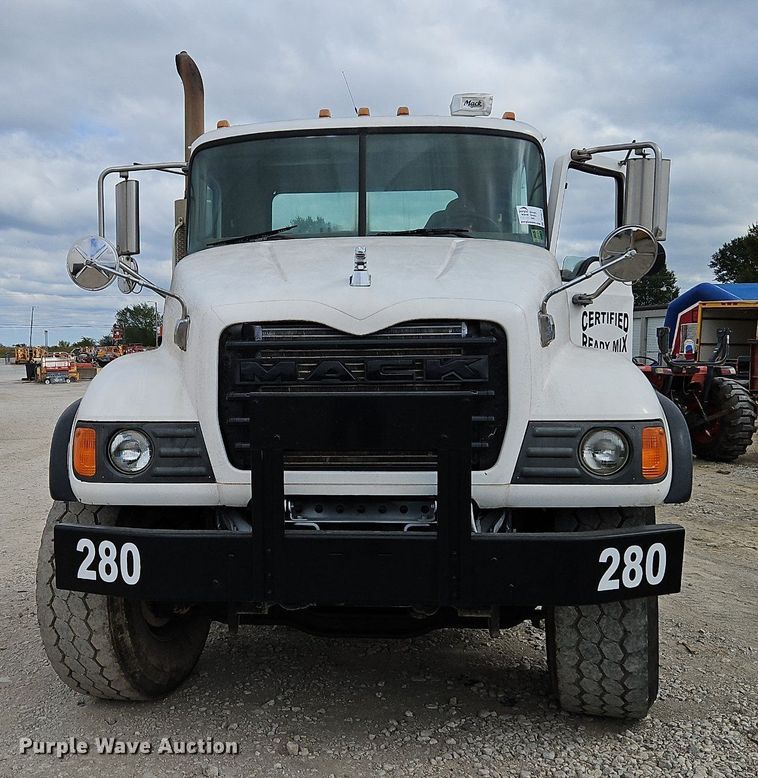 image for item DP2510 2005 Mack CV713  truck chassis