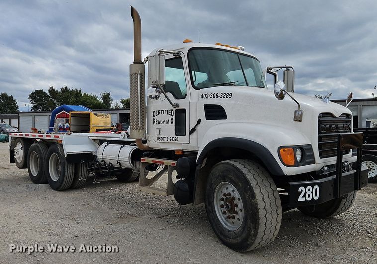 image for item DP2510 2005 Mack CV713  truck chassis