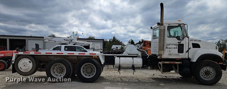 image for item DP2510 2005 Mack CV713  truck chassis