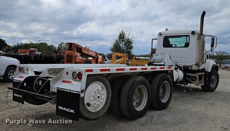 image for item DP2510 2005 Mack CV713  truck chassis