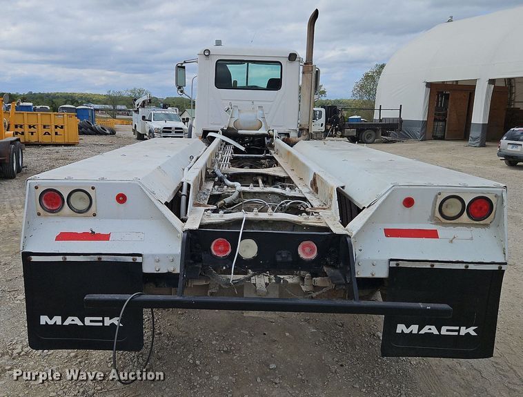 image for item DP2510 2005 Mack CV713  truck chassis