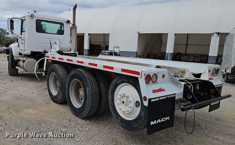 image for item DP2510 2005 Mack CV713  truck chassis