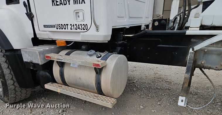 image for item DP2510 2005 Mack CV713  truck chassis