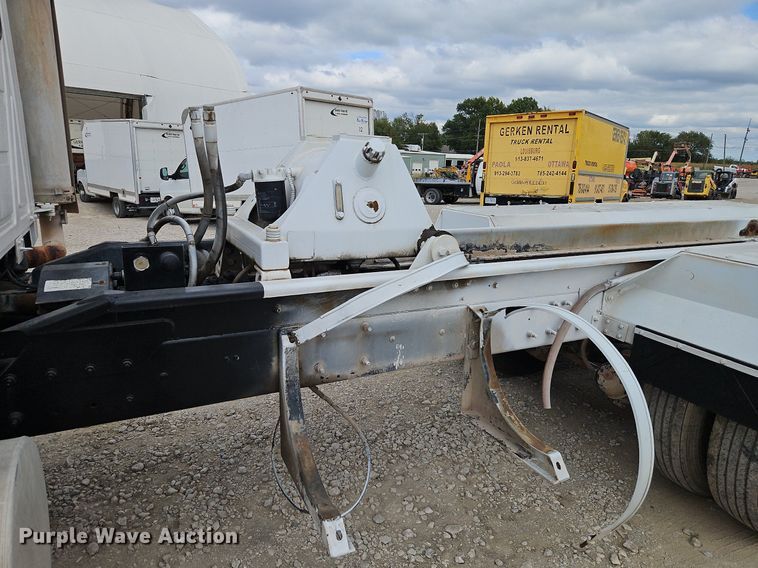 image for item DP2510 2005 Mack CV713  truck chassis