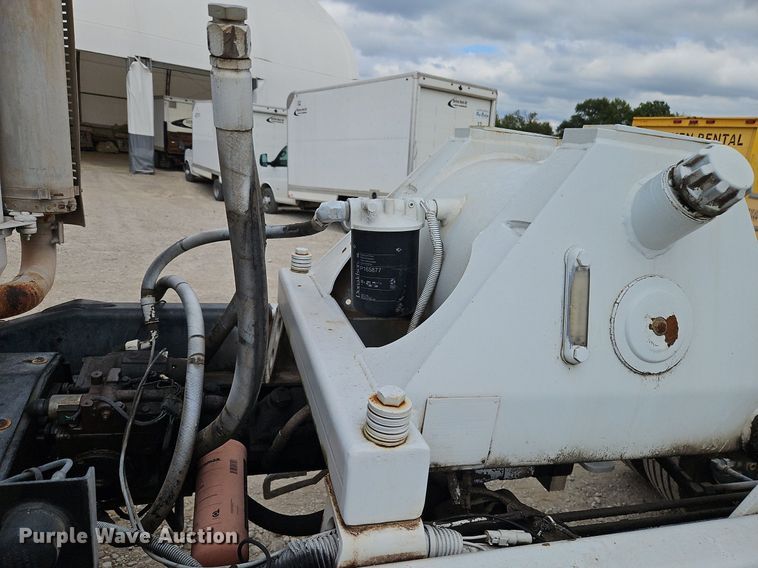 image for item DP2510 2005 Mack CV713  truck chassis