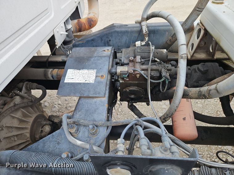 image for item DP2510 2005 Mack CV713  truck chassis