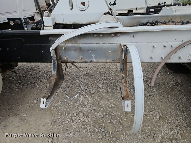 image for item DP2510 2005 Mack CV713  truck chassis