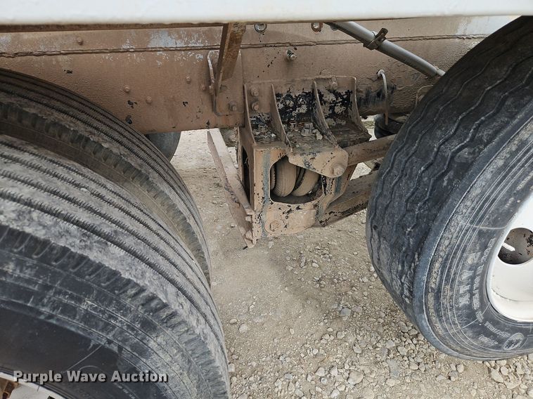 image for item DP2510 2005 Mack CV713  truck chassis