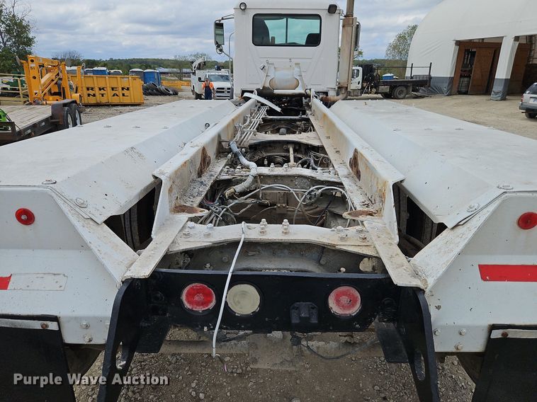image for item DP2510 2005 Mack CV713  truck chassis