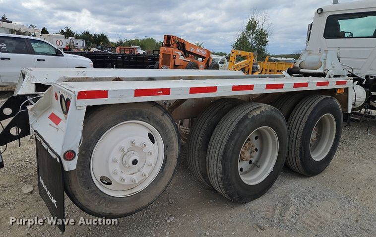 image for item DP2510 2005 Mack CV713  truck chassis