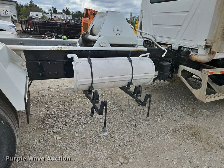 image for item DP2510 2005 Mack CV713  truck chassis