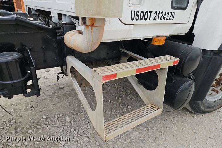 image for item DP2510 2005 Mack CV713  truck chassis