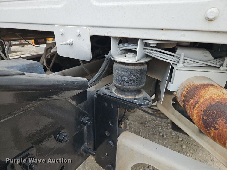 image for item DP2510 2005 Mack CV713  truck chassis