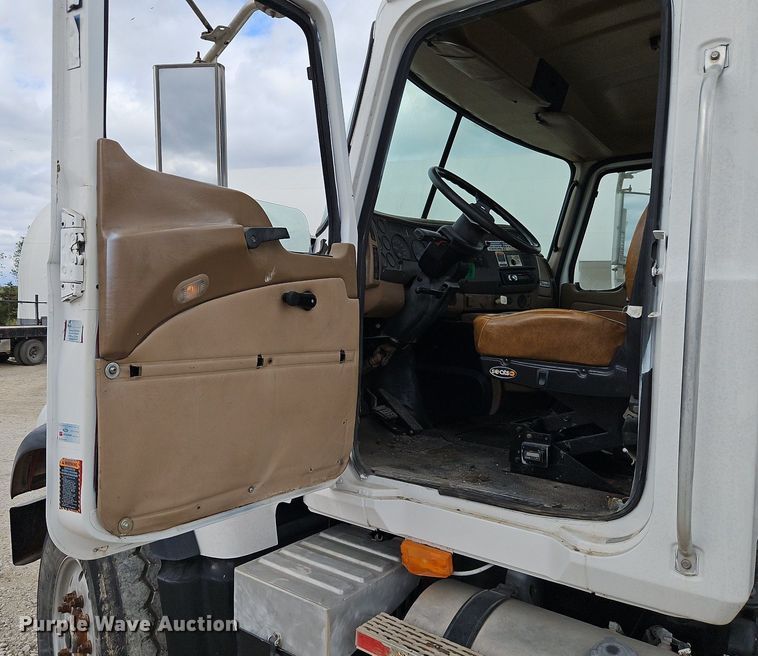 image for item DP2510 2005 Mack CV713  truck chassis