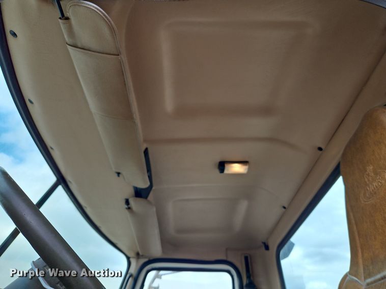 image for item DP2510 2005 Mack CV713  truck chassis