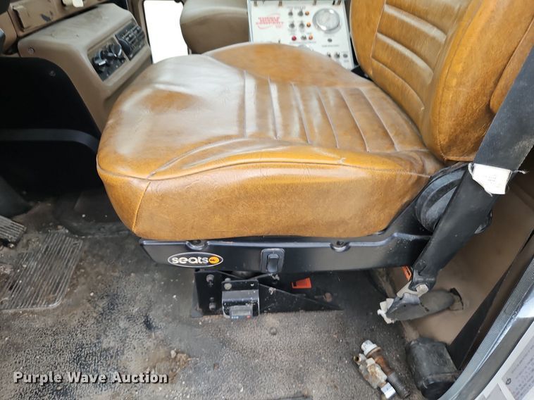 image for item DP2510 2005 Mack CV713  truck chassis