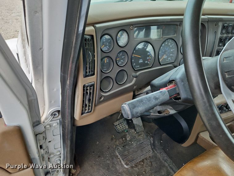 image for item DP2510 2005 Mack CV713  truck chassis