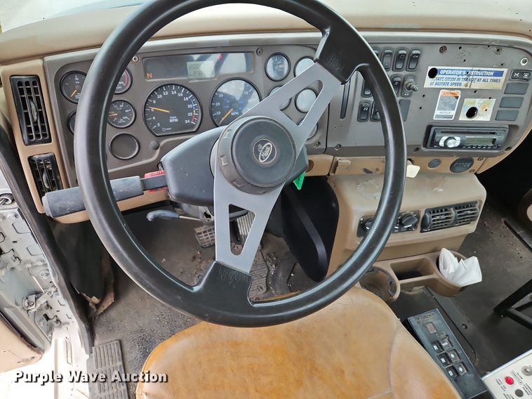 image for item DP2510 2005 Mack CV713  truck chassis