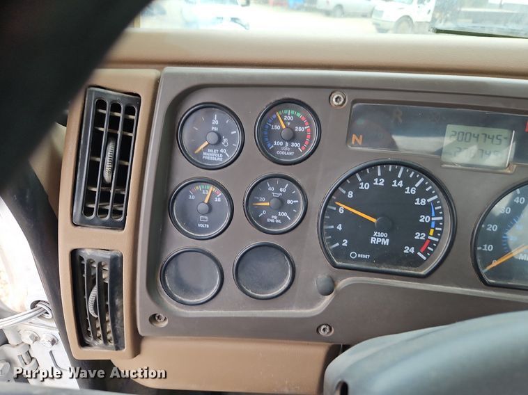 image for item DP2510 2005 Mack CV713  truck chassis