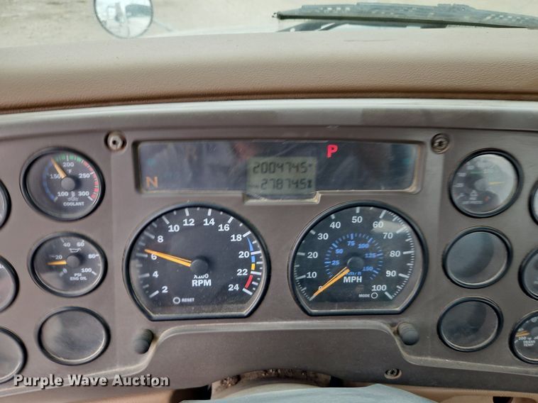 image for item DP2510 2005 Mack CV713  truck chassis