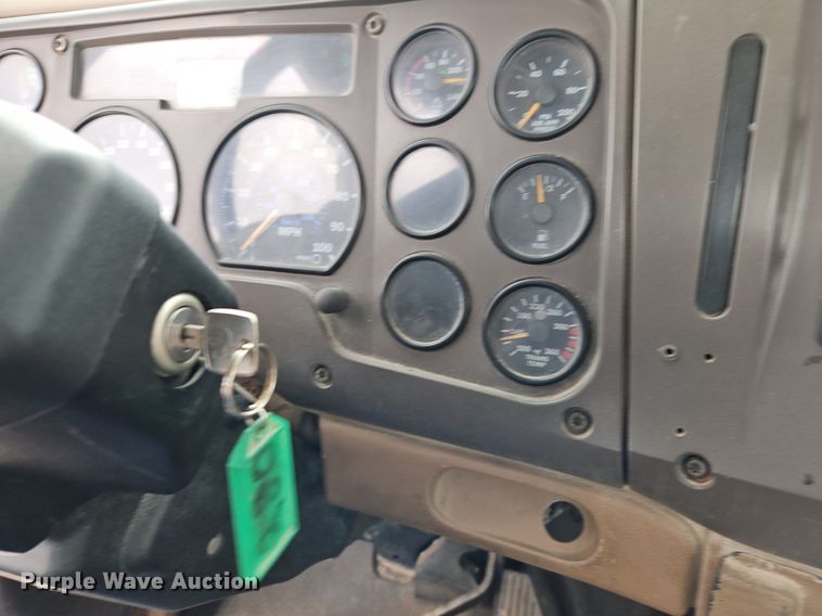 image for item DP2510 2005 Mack CV713  truck chassis