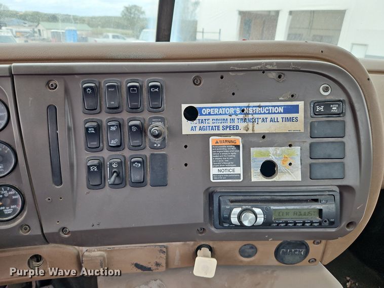 image for item DP2510 2005 Mack CV713  truck chassis