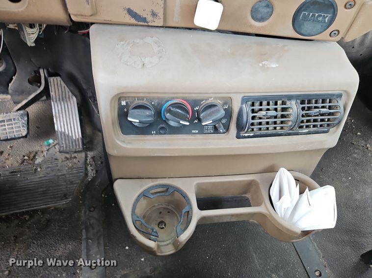 image for item DP2510 2005 Mack CV713  truck chassis