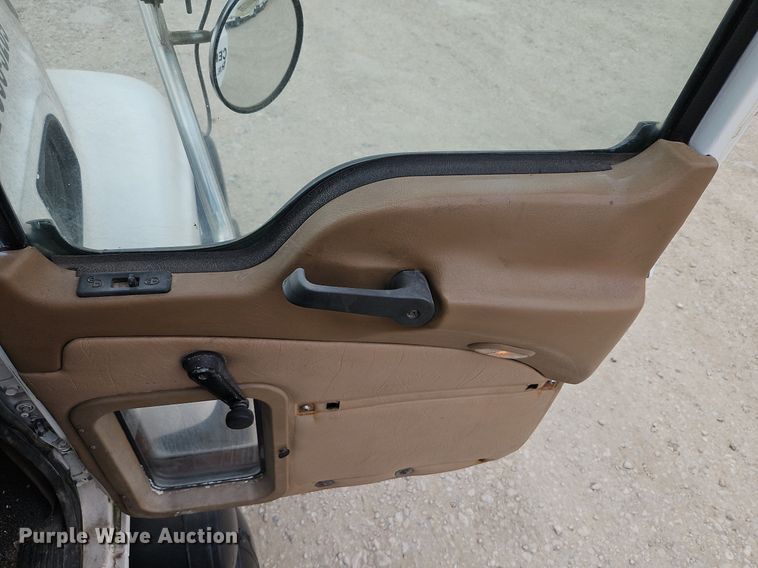 image for item DP2510 2005 Mack CV713  truck chassis