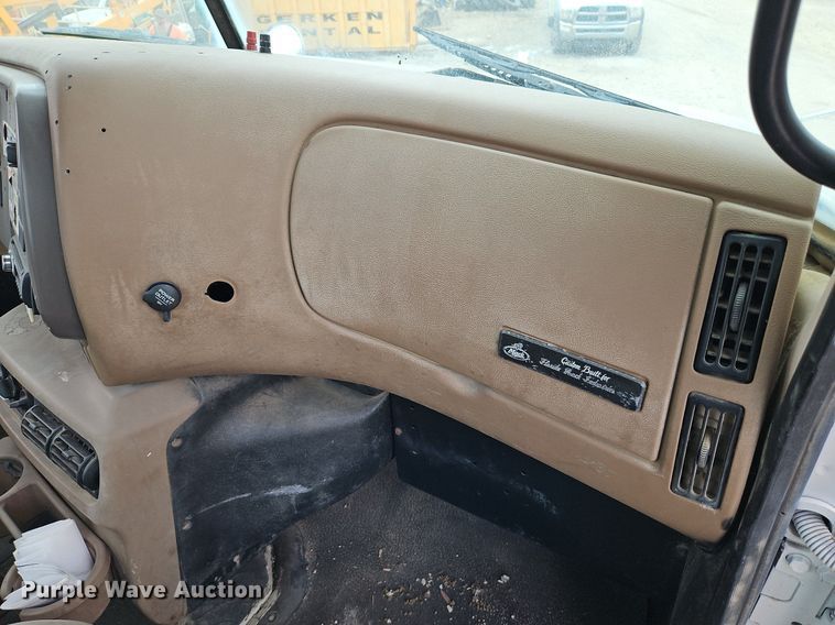 image for item DP2510 2005 Mack CV713  truck chassis