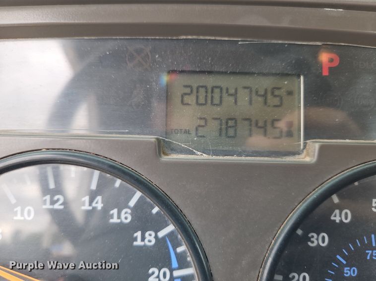 image for item DP2510 2005 Mack CV713  truck chassis