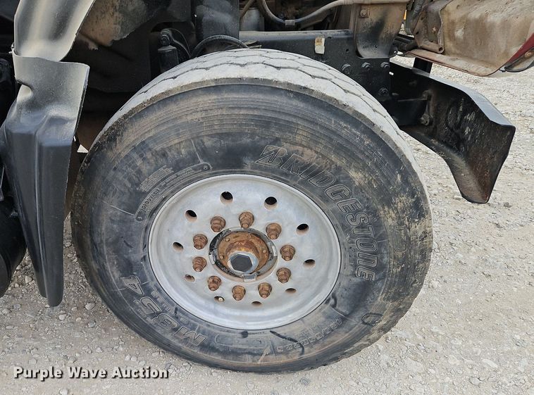 image for item DP2510 2005 Mack CV713  truck chassis