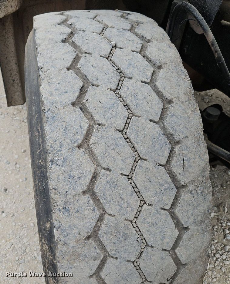 image for item DP2510 2005 Mack CV713  truck chassis