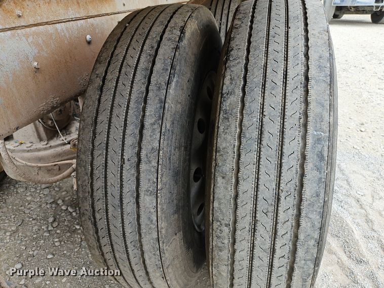 image for item DP2510 2005 Mack CV713  truck chassis