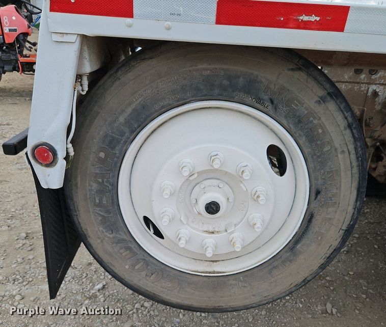 image for item DP2510 2005 Mack CV713  truck chassis