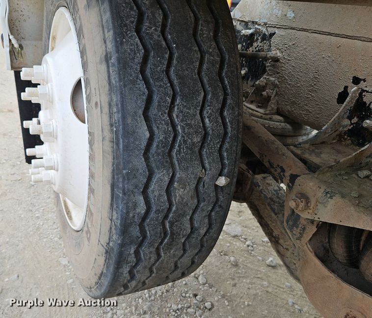 image for item DP2510 2005 Mack CV713  truck chassis