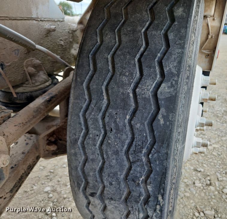 image for item DP2510 2005 Mack CV713  truck chassis