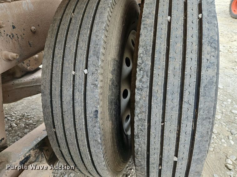 image for item DP2510 2005 Mack CV713  truck chassis