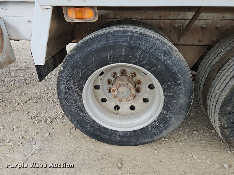 image for item DP2510 2005 Mack CV713  truck chassis