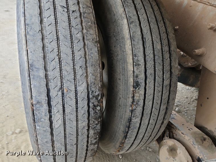 image for item DP2510 2005 Mack CV713  truck chassis