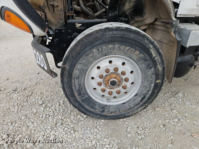 image for item DP2510 2005 Mack CV713  truck chassis